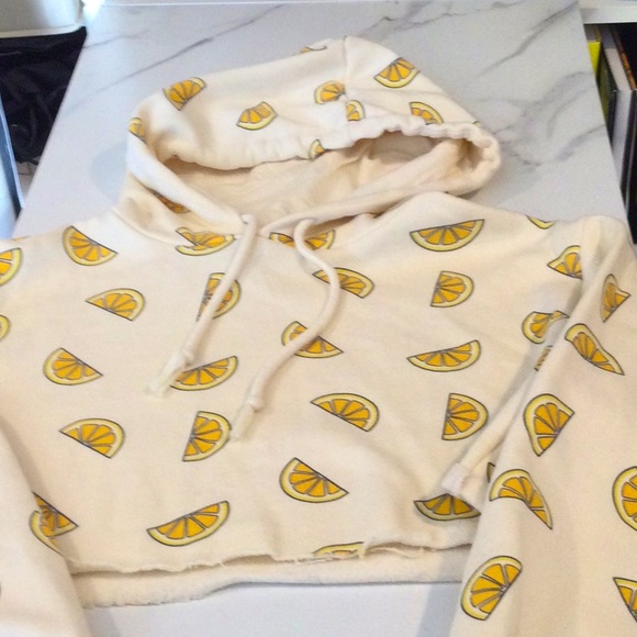 Forever 21 cropped hoodie with lemon print, medium - Picture 3 of 6